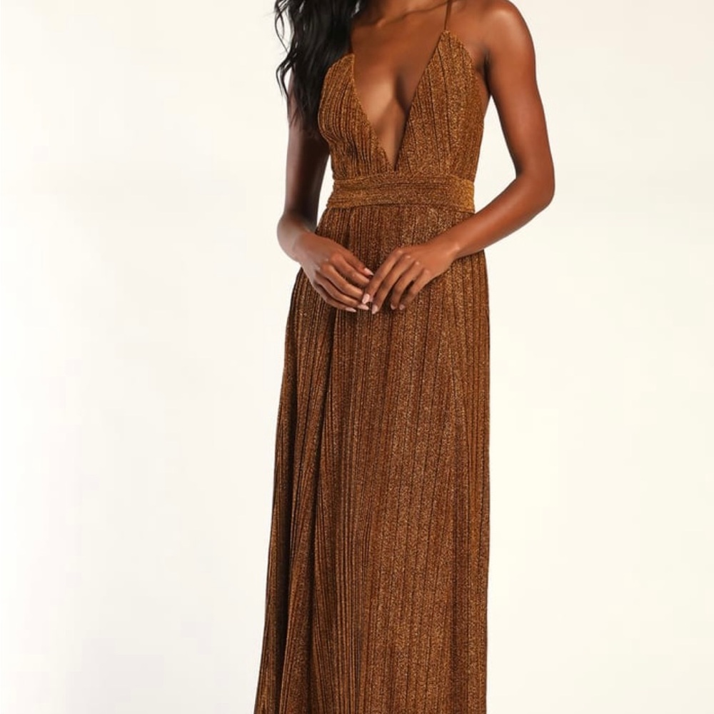 Brand New, NWT!! Hot pick!! Gold sparkle, pleated maxi dress, size L.
